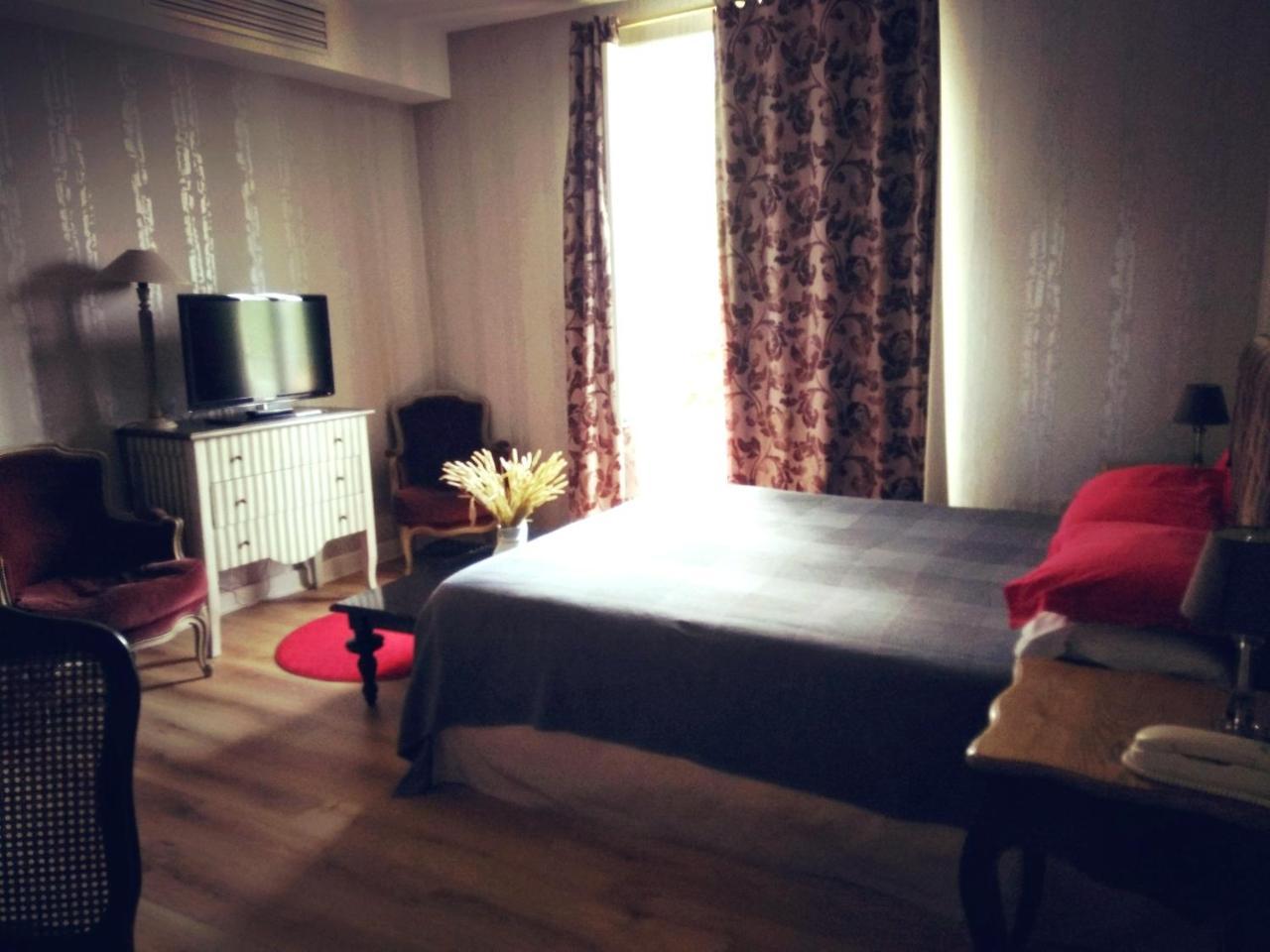 Hotel La Villa Saint-Pierre-d'Irube Luaran gambar